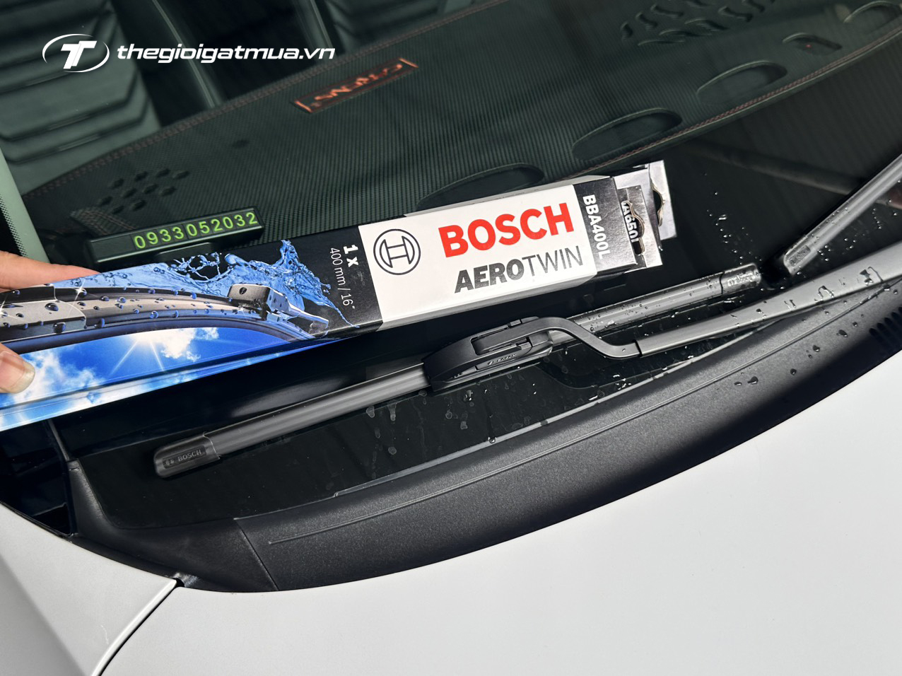 Thay cần gạt mưa Bosch cho xe Kia Carens